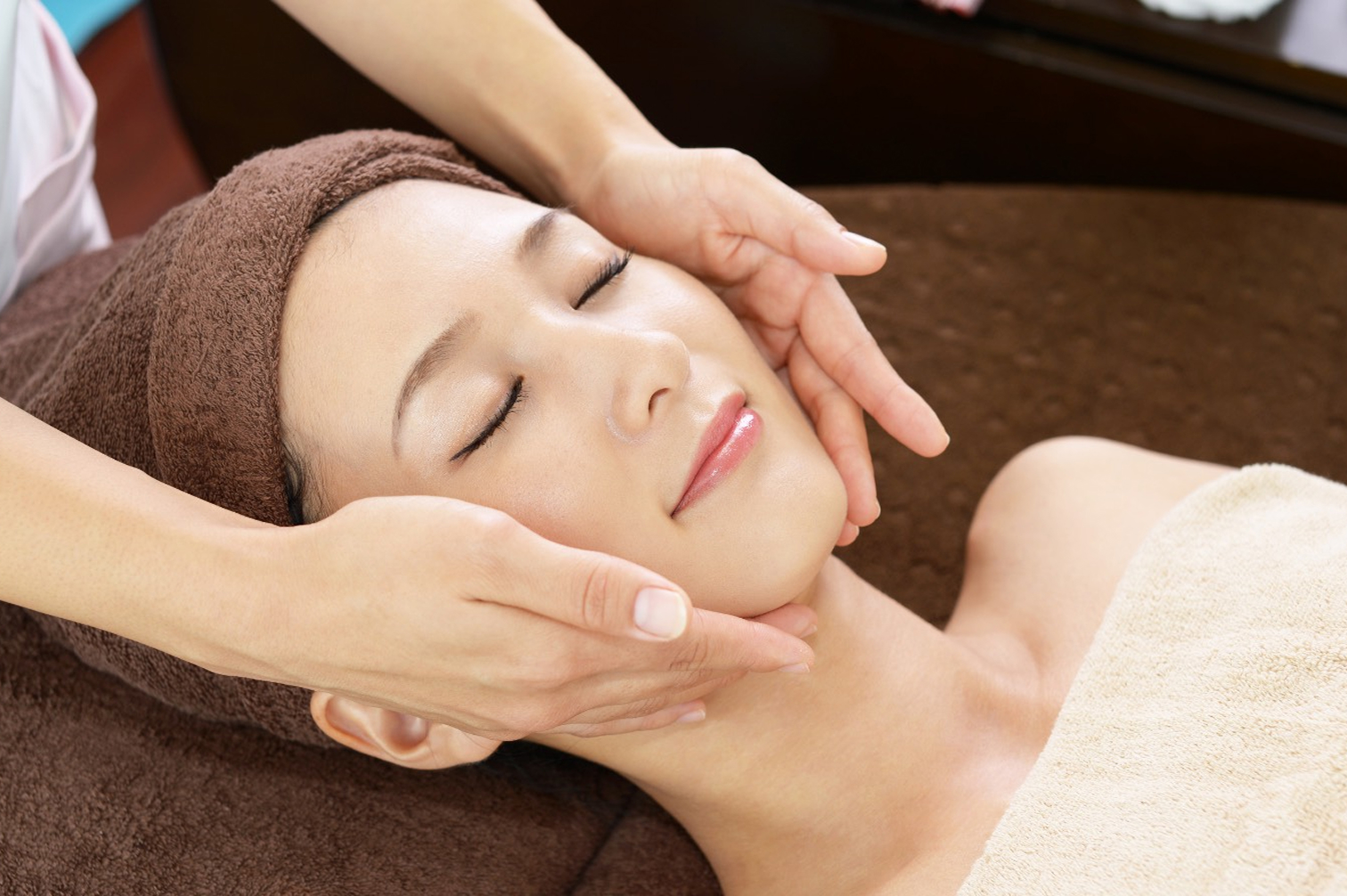 施術を受ける女性